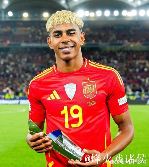 弗利克高度评价拉马西亚：“球员状态接近满分”