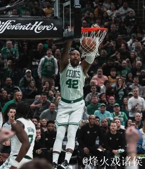 科尔战术下40岁老将沦为短板,小球打法成反作用 科尔战术下40岁老将沦为短板,小球打法成反作用